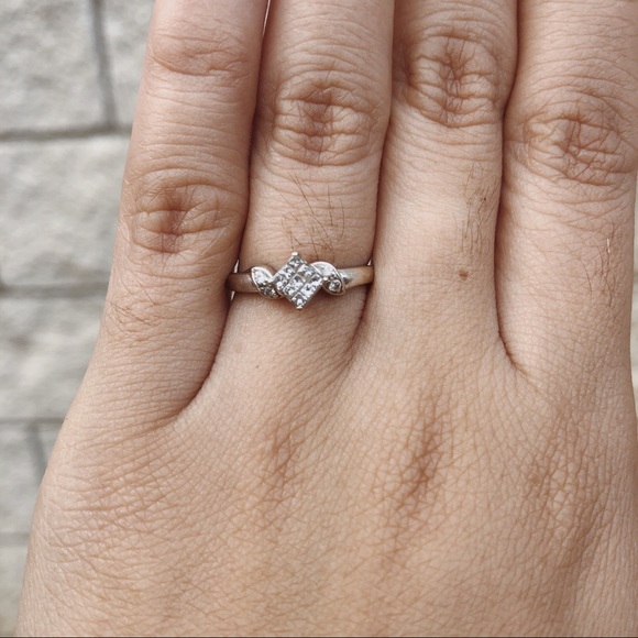 14k white gold promise ring - Picture 2 of 4